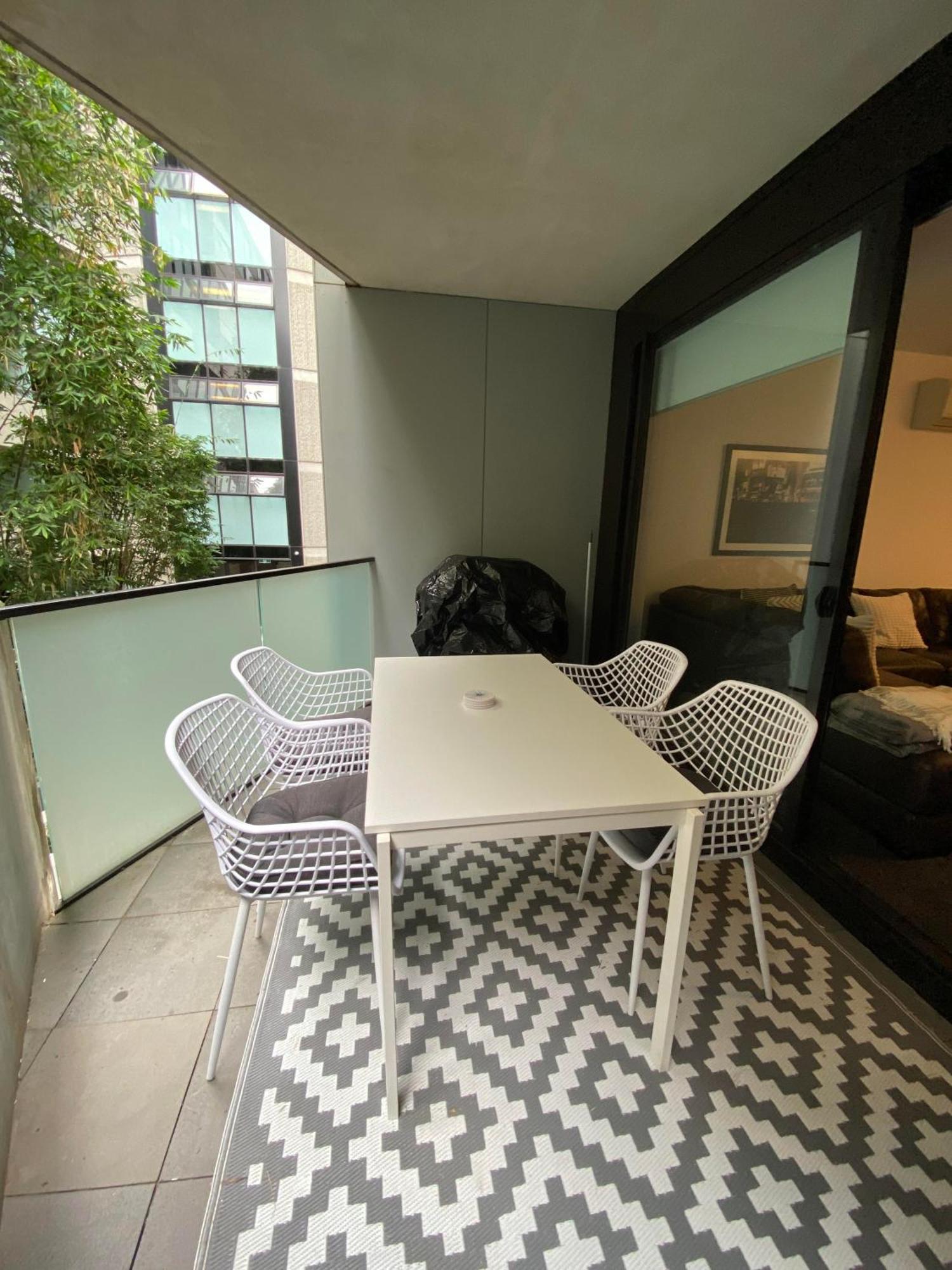 Modern Quiet 1 & 2 Bed Apt Opposite Albert Park Melbourne Exterior photo